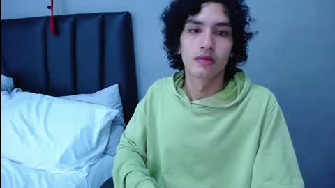 Snapshot of tayronx33 chatting on 09-23-25, 04:54 Tayron online show from 09-23-25, 04:54