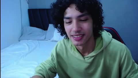 Snapshot of tayronx33 chatting on 09-24-25, 03:59 Tayron online show from 09-24-25, 03:59