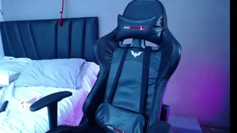 Tayron online show from 04-25-26, 03:42