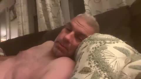 Snapshot of tbombzdd chatting on 09-28-25, 06:52 tbombzdd online show from 09-28-25, 06:52