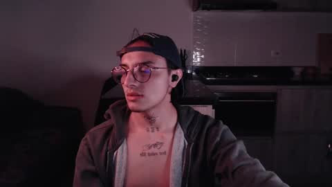 Teo independent model online show from 02-18-25, 06:04