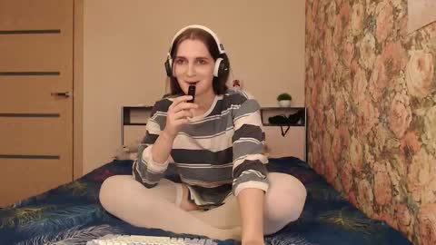 Snapshot of tearjuly chatting on 11-26-25, 09:32 July online show from 11-26-25, 09:32