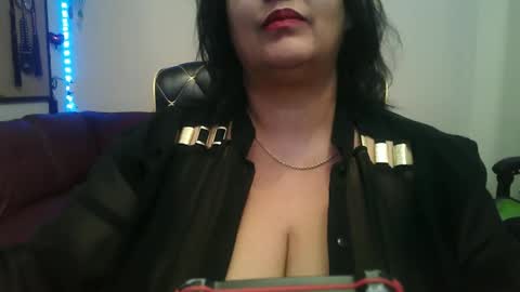Snapshot of tease_artist chatting on 04-21-26, 03:57 Reina online show from 04-21-26, 03:57