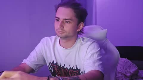 Snapshot of teasenova chatting on 11-06-25, 06:09 Vlad online show from 11-06-25, 06:09