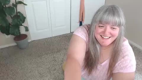 teases online show from 10-08-25, 06:49