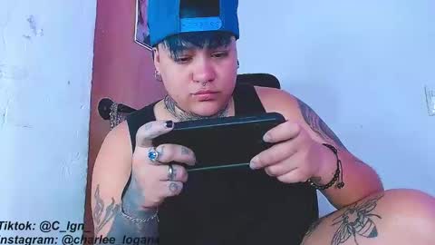 Snapshot of techno_420 chatting on 01-04-25, 05:16 Charlee He online show from 01-04-25, 05:16