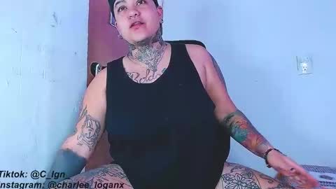 Snapshot of techno_420 chatting on 01-05-25, 09:59 Charlee He online show from 01-05-25, 09:59