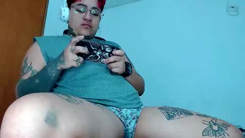 Snapshot of techno_420 chatting on 10-04-25, 10:57 Charlee He online show from 10-04-25, 10:57