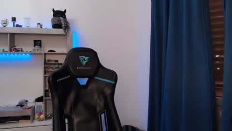 Teddy online show from 02-06-25, 01:05