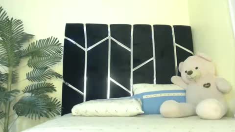 Snapshot of teelouh chatting on 03-28-26, 04:06 Kittie online show from 03-28-26, 04:06