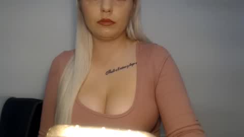 Teeyara  online show from 11-15-25, 01:18