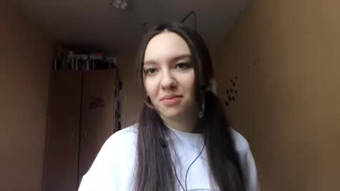 Kimi online show from 11-08-25, 09:53