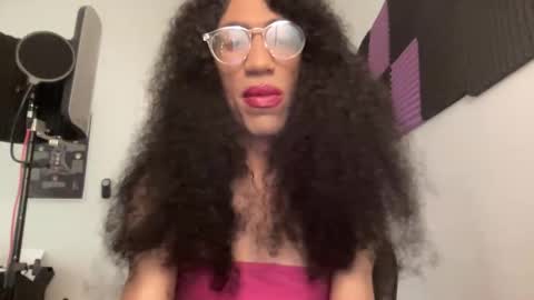 Snapshot of tehanibentley chatting on 11-14-25, 10:51 Tehani Bentley online show from 11-14-25, 10:51