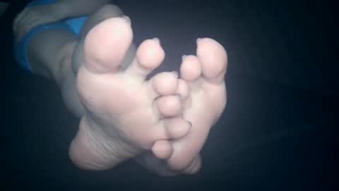 Snapshot of telegram1030 chatting on 11-13-25, 04:33 Viv West online show from 11-13-25, 04:33