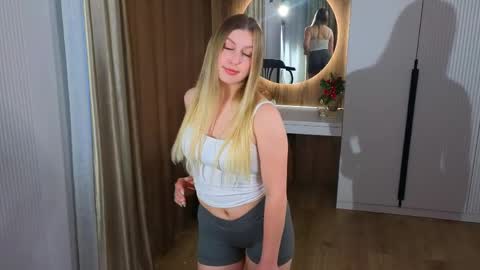 Snapshot of templesolheim chatting on 04-16-26, 02:12 Sara online show from 04-16-26, 02:12