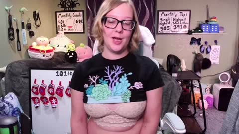 Snapshot of ten_tickle_pixie chatting on 12-04-24, 10:19 Pixie and Tentacle Overlord online show from 12-04-24, 10:19