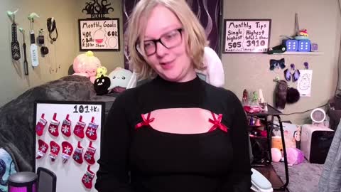 Snapshot of ten_tickle_pixie chatting on 12-20-24, 11:05 Pixie and Tentacle Overlord online show from 12-20-24, 11:05