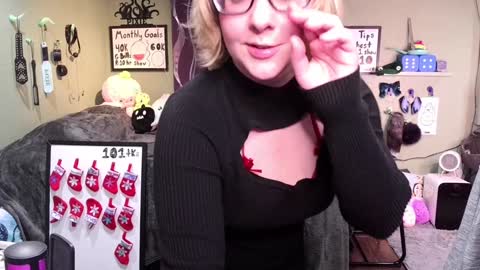 Snapshot of ten_tickle_pixie chatting on 12-21-24, 02:09 Pixie and Tentacle Overlord online show from 12-21-24, 02:09