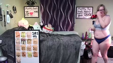 Snapshot of ten_tickle_pixie chatting on 01-22-25, 07:13 Pixie and Tentacle Overlord online show from 01-22-25, 07:13