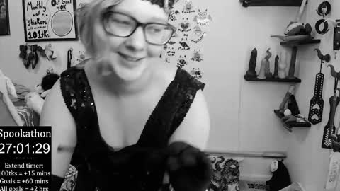 Snapshot of ten_tickle_pixie chatting on 10-23-25, 06:39 Pixie and Tentacle Overlord online show from 10-23-25, 06:39