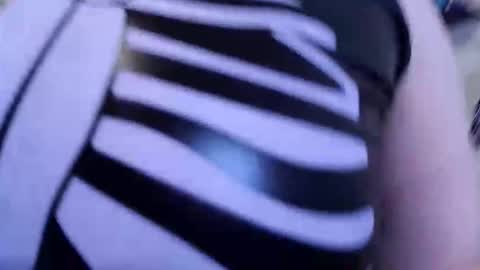 Snapshot of ten_tickle_pixie chatting on 11-06-25, 01:39 Pixie and Tentacle Overlord online show from 11-06-25, 01:39