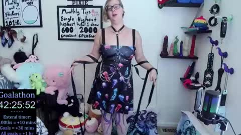 Snapshot of ten_tickle_pixie chatting on 11-06-25, 07:15 Pixie and Tentacle Overlord online show from 11-06-25, 07:15