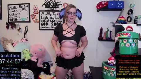 Snapshot of ten_tickle_pixie chatting on 11-07-25, 11:16 Pixie and Tentacle Overlord online show from 11-07-25, 11:16