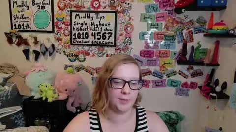 Pixie and Tentacle Overlord online show from 04-27-26, 10:19