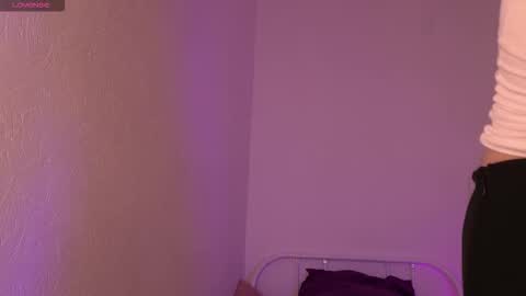 Snapshot of tender_babyy chatting on 09-30-25, 12:32 Sexy girl Li online show from 09-30-25, 12:32