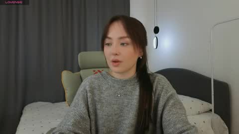 Mia online show from 04-25-26, 01:36