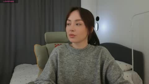 Mia online show from 04-25-26, 01:41