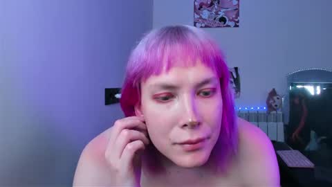 Snapshot of tenebrise chatting on 06-17-26, 02:40 Kira online show from 06-17-26, 02:40