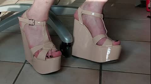 teninchheels online show from 12-02-24, 01:57