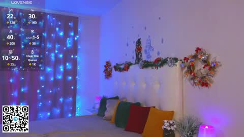 Snapshot of tesalune chatting on 12-22-24, 05:23 Tessa online show from 12-22-24, 05:23