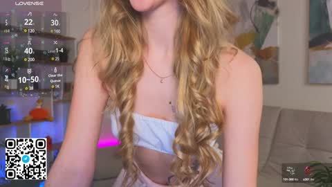 Snapshot of tesalune chatting on 01-31-25, 02:37 Tessa online show from 01-31-25, 02:37