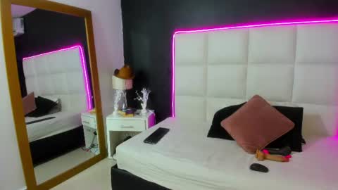 Snapshot of tessa_sinclaire chatting on 07-15-26, 08:36 TERESA online show from 07-15-26, 08:36