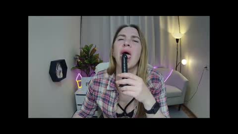 Snapshot of tessadaybreak chatting on 05-15-26, 08:21 tessadaybreak online show from 05-15-26, 08:21