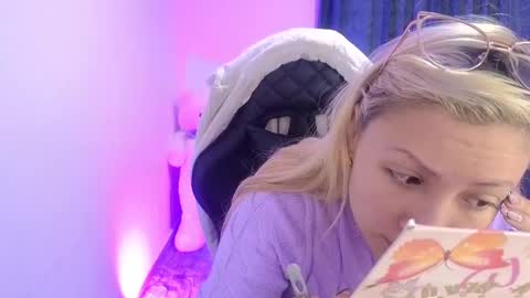 Tessy online show from 01-19-25, 02:17