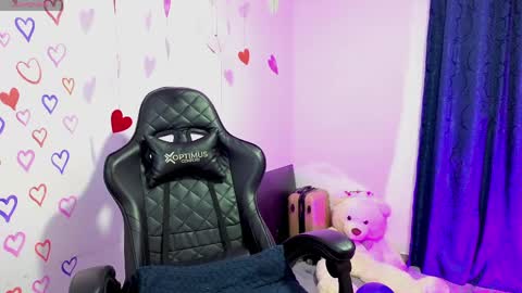 Tessy online show from 04-27-26, 01:53