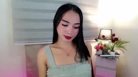 Snapshot of tgirl_jasmine1 chatting on 12-19-25, 11:28 Vanessa online show from 12-19-25, 11:28