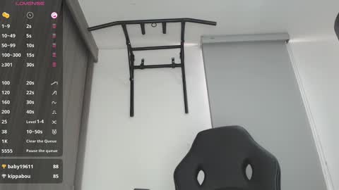 Snapshot of th_russ chatting on 01-06-25, 04:23 INSTAGRAM Th1rss online show from 01-06-25, 04:23