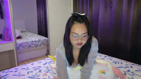 Snapshot of thailand4you chatting on 12-11-24, 02:11 AbbieThai  online show from 12-11-24, 02:11