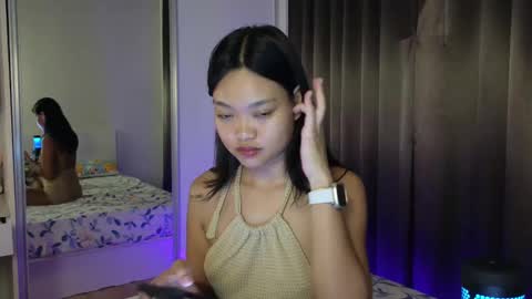 Snapshot of thailand4you chatting on 02-19-25, 01:17 AbbieThai  online show from 02-19-25, 01:17
