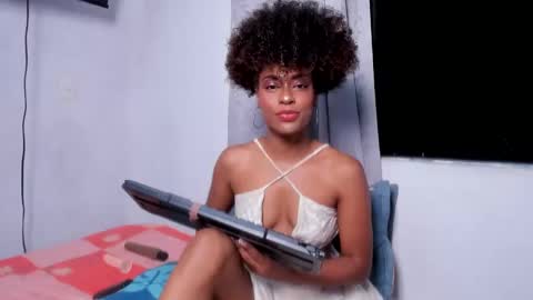 Snapshot of thaimy_ chatting on 11-11-25, 12:54 thaimy_ online show from 11-11-25, 12:54