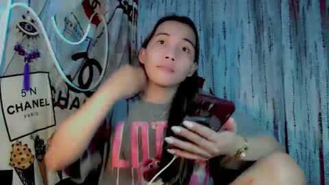 Snapshot of thalia_sunshine chatting on 11-15-25, 11:51 Thalia online show from 11-15-25, 11:51