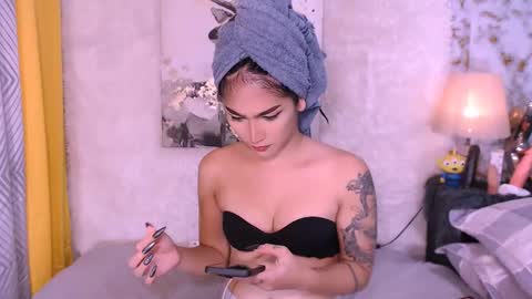 Snapshot of thalia_venture chatting on 12-28-24, 08:37 Thalia online show from 12-28-24, 08:37