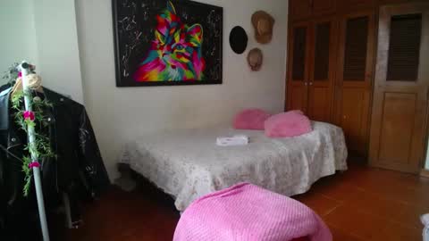 Snapshot of thaliacooper chatting on 12-15-24, 05:10 online show from 12-15-24, 05:10