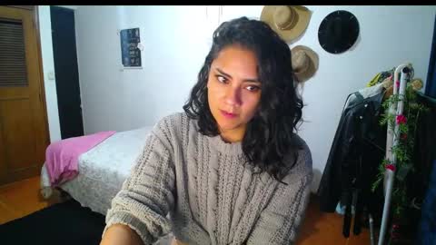 Snapshot of thaliacooper chatting on 01-12-25, 11:04 online show from 01-12-25, 11:04