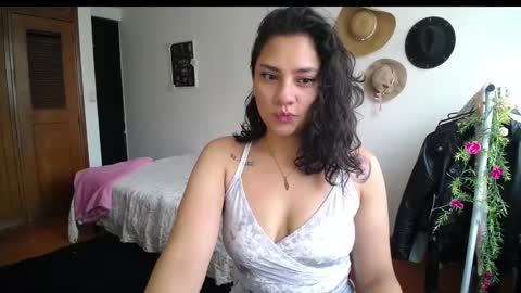 Snapshot of thaliacooper chatting on 01-16-25, 06:59 online show from 01-16-25, 06:59