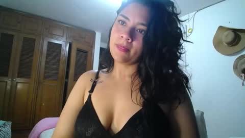 Snapshot of thaliacooper chatting on 01-26-25, 02:24 online show from 01-26-25, 02:24